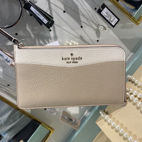 Kate Spade Medium Lucy Colorblock L-Zip Wristlet Pebble Leather 
Light Sand 
NWT - Picture 9 of 16